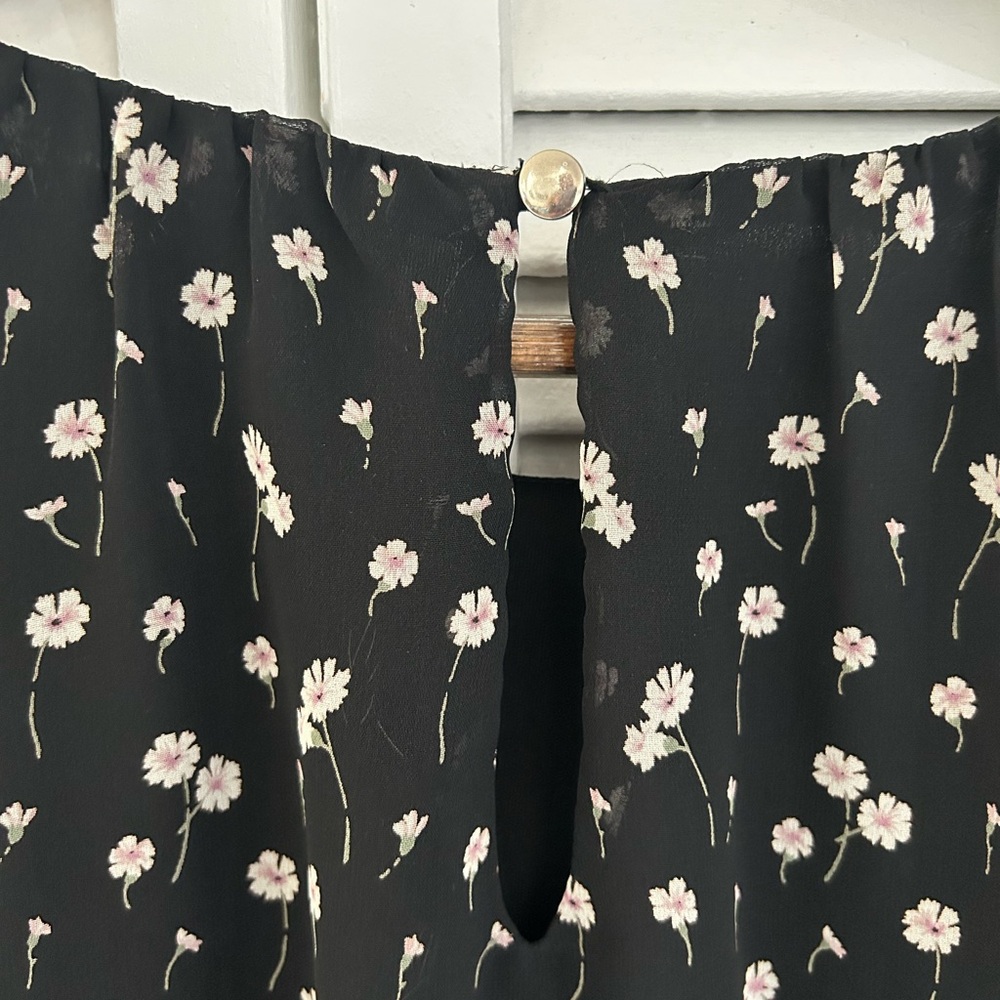 Alice Blue Black and White Floral Blouse - Picture 9 of 10